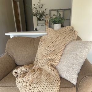 Pottery Barn Ellsworth Chunky Border Throw